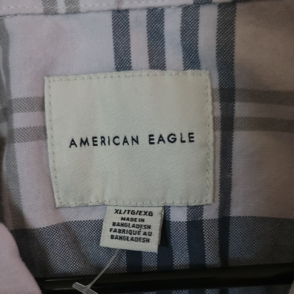 💙Men’s Bundle Deal 5/$25💙 American Eagle Outfitters Navy and White Plaid Shirt - Picture 2 of 2